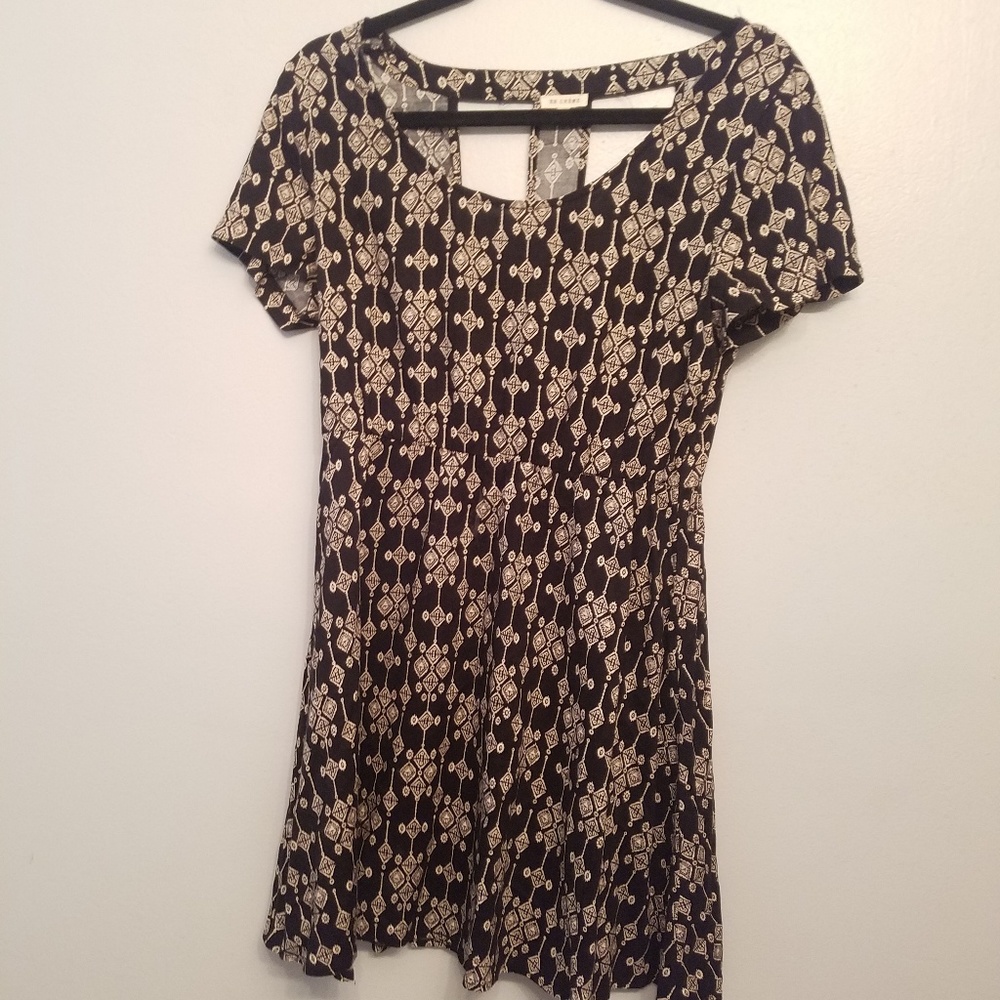 Encreme cutout back dress